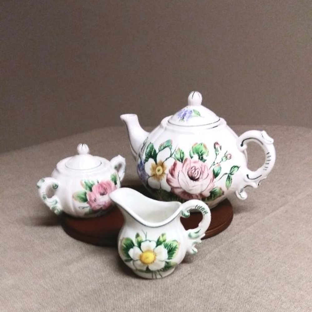 Vintage 3-Piece Teapot Set
